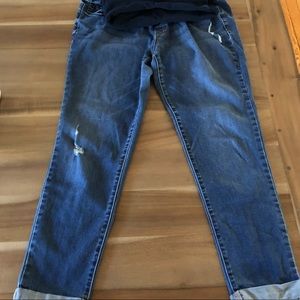 Ankle length rolled up maternity jean